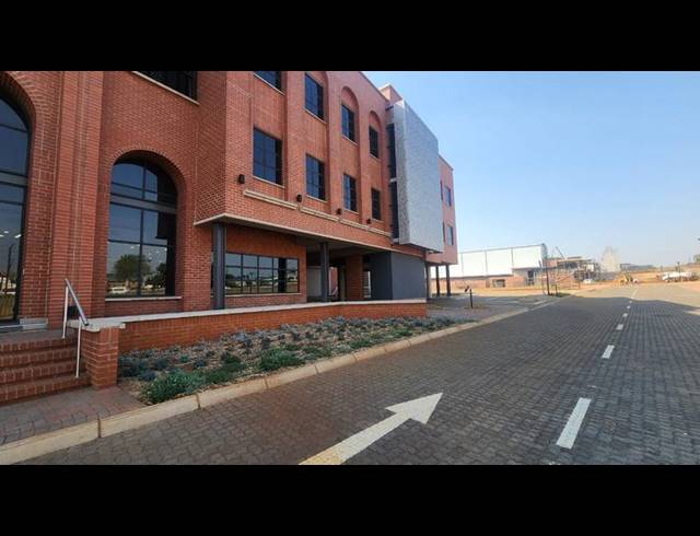 INDUSTRIAL PROPERTY TO RENT IN LOUWLARDIA